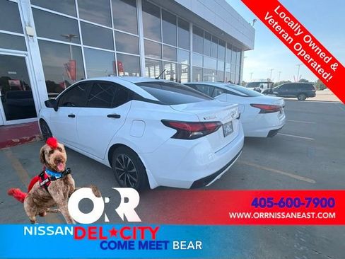 Used 2021 Nissan Versa S FWD image 2