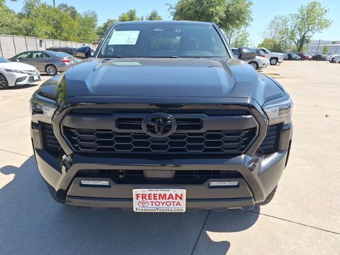 Used 2024 Toyota Tacoma TRD Off-Road AWD/4WD image 9