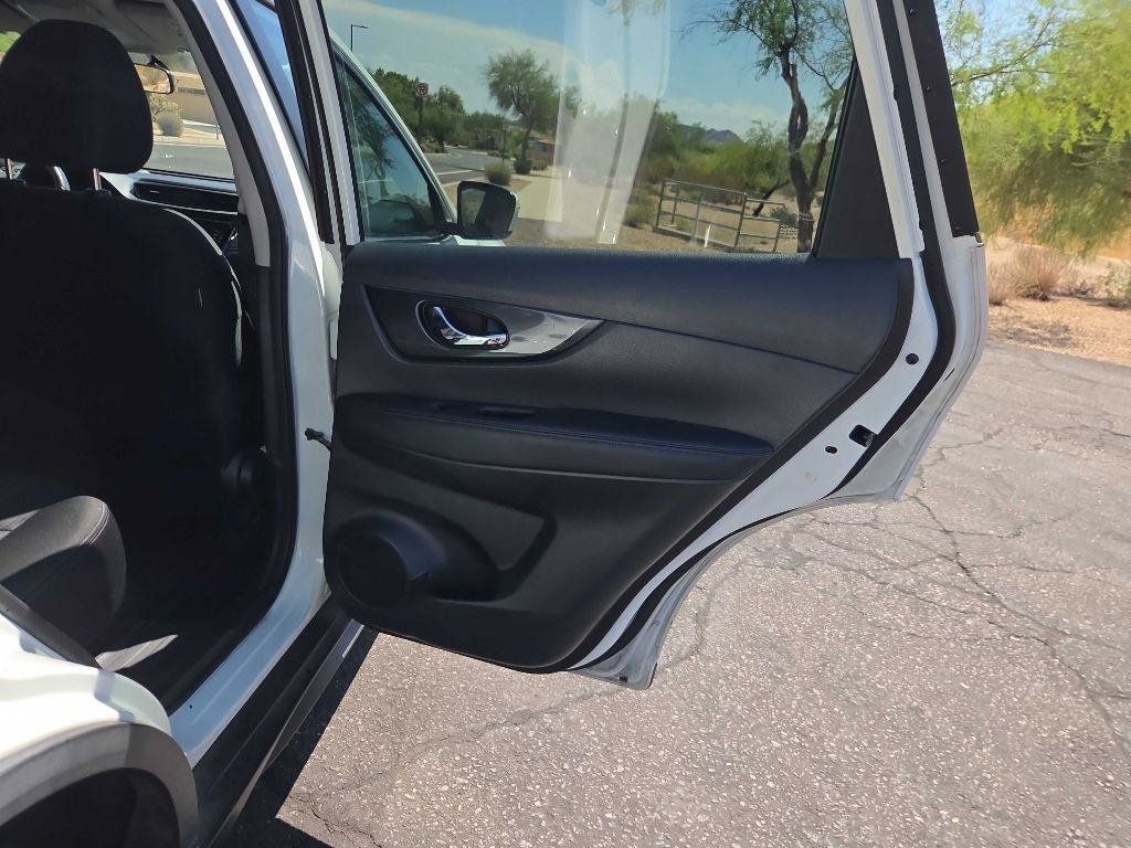 Used 2018 Nissan Rogue SV FWD image 15