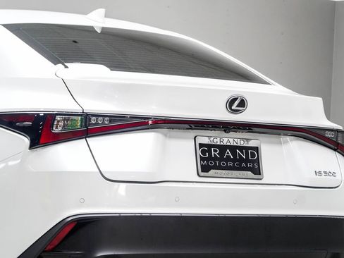 Used 2023 Lexus IS 300 w/ Comfort Package RWD image 13