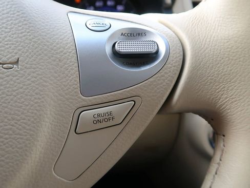 Used 2017 INFINITI QX70 3.7 w/ Premium Package image 42