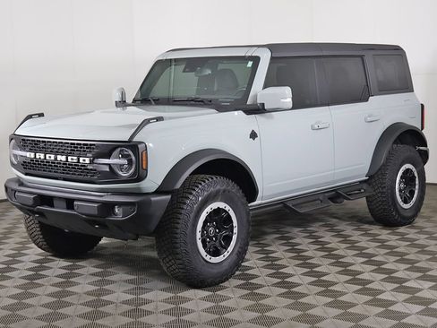 Used 2023 Ford Bronco Outer Banks w/ Sasquatch Package AWD/4WD image 9