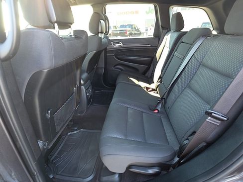 Used 2019 Jeep Grand Cherokee Laredo AWD/4WD image 10