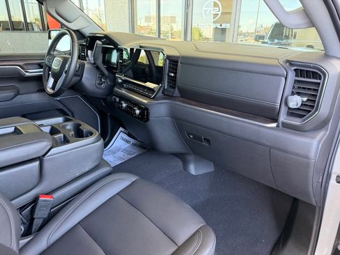 Used 2026 GMC Sierra 1500 SLT AWD/4WD image 32