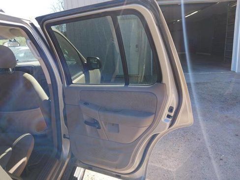 Used 2005 Ford Explorer Sport XLT AWD/4WD image 30
