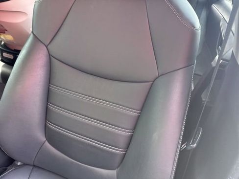 Used 2021 Toyota RAV4 XLE Premium FWD image 10