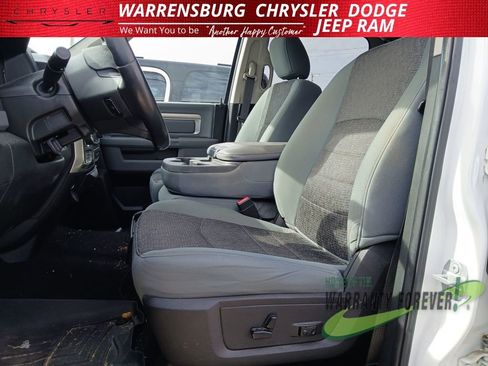Used 2019 RAM 1500 Classic SLT w/ Luxury Group image 14