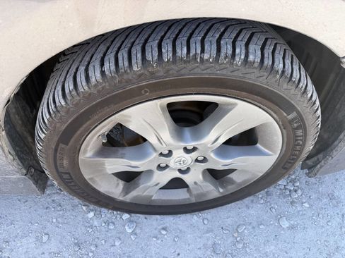 Used 2014 Toyota Sienna SE FWD image 12