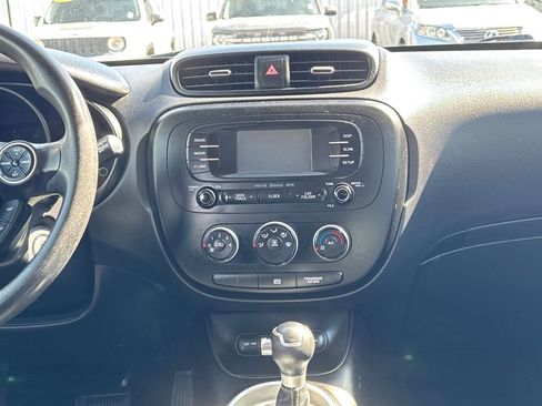 Used 2016 Kia Soul + FWD image 18