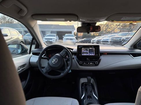 Used 2020 Toyota Corolla L FWD image 15