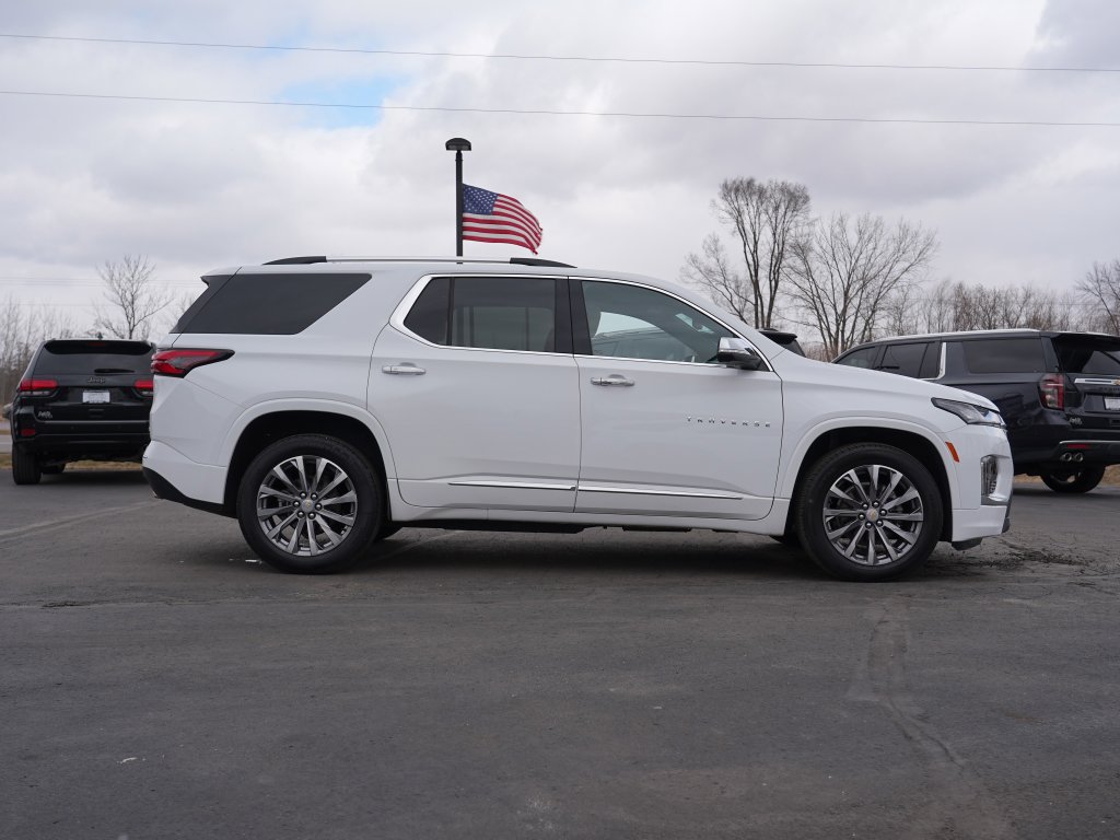 Used 2023 Chevrolet Traverse Premier AWD/4WD image 2