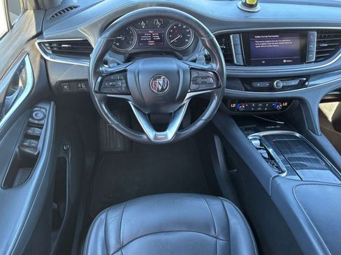 Used 2022 Buick Enclave Essence image 25