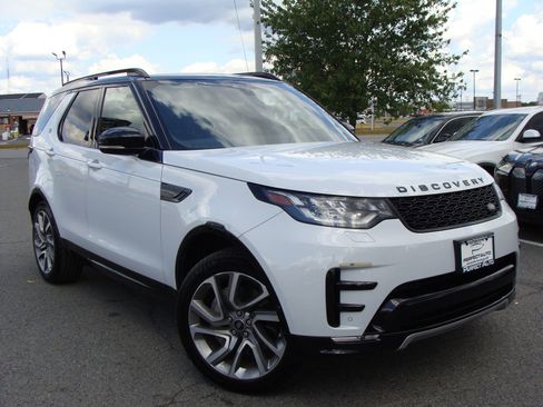 Used 2020 Land Rover Discovery Landmark image 1