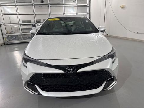 Used 2025 Toyota Corolla XSE FWD image 2