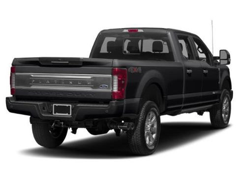 Used 2019 Ford F250 Lariat w/ Lariat Value Package image 3