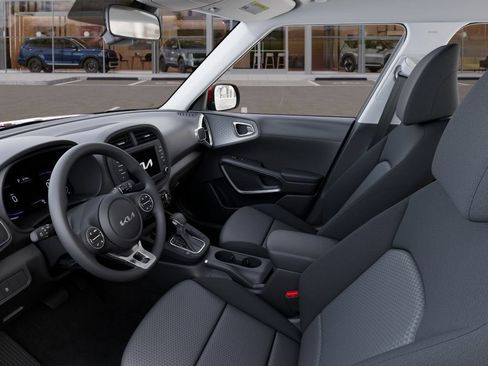 Used 2025 Kia Soul LX w/ LX Technology Package FWD image 17