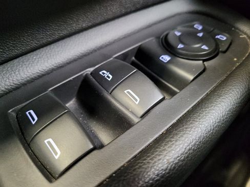 Used 2024 GMC Terrain SLT image 27