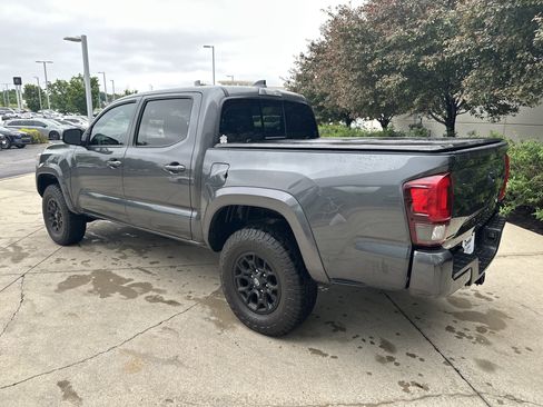 Used 2021 Toyota Tacoma SR5 w/ Technology Package AWD/4WD image 7
