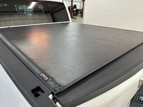 Used 2021 RAM 1500 Classic SLT image 8