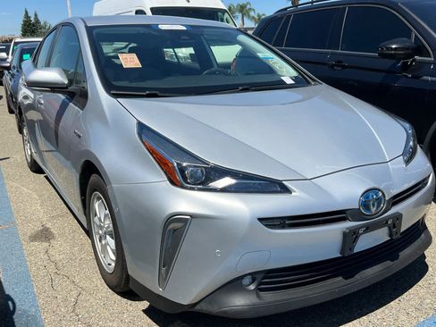 Used 2021 Toyota Prius LE AWD/4WD image 3