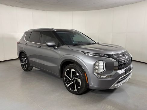 Used 2022 Mitsubishi Outlander SEL FWD image 2