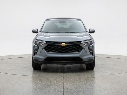Used 2025 Chevrolet Trax LT image 2