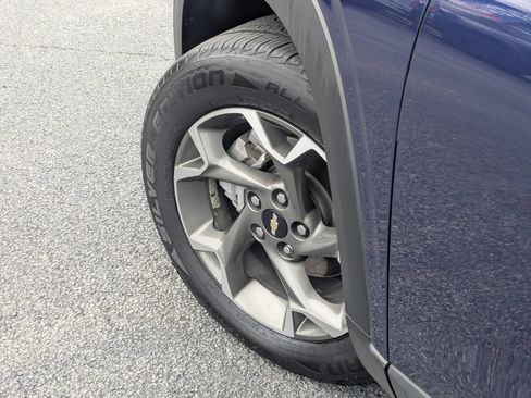 Used 2024 Chevrolet Trax LT w/ Sunroof Package FWD image 9