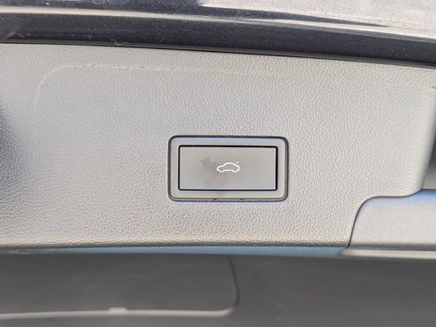 Used 2024 Volkswagen Atlas Cross Sport SEL R-Line image 20