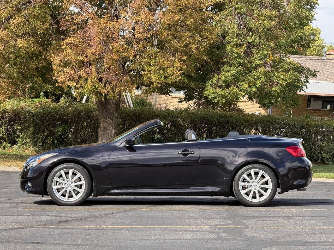 Used 2013 INFINITI G37 Convertible w/ Premium Pkg RWD image 9