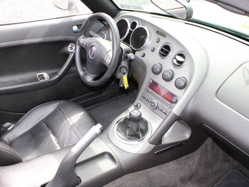 Used 2006 Pontiac Solstice Convertible w/ Premium Package image 16