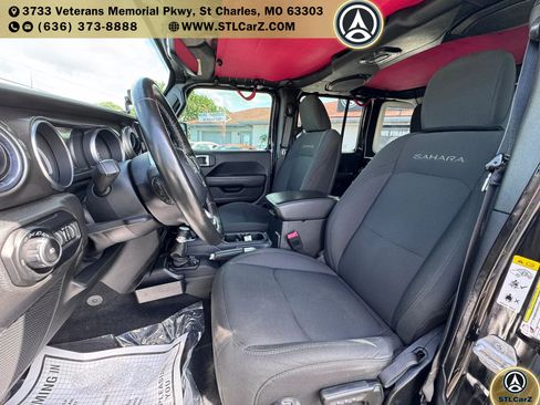 Used 2018 Jeep Wrangler Unlimited Sahara AWD/4WD image 9