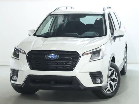 Used 2023 Subaru Forester Premium AWD/4WD image 3