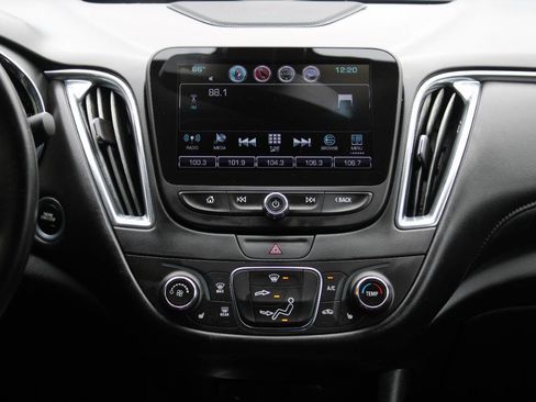 Used 2017 Chevrolet Malibu LT w/ Leather Package FWD image 33