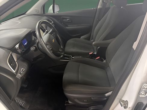 Used 2019 Chevrolet Trax LS w/ Tint and Cruise Package FWD image 11