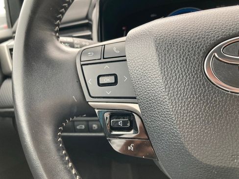 Used 2025 Toyota Camry SE image 14