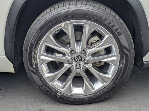 Used 2020 Toyota Highlander Limited FWD image 11