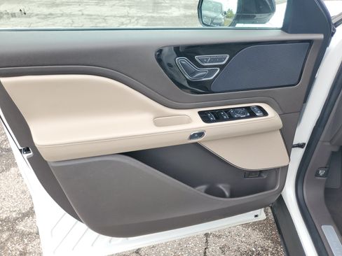 Certified 2024 Lincoln Aviator AWD w/ Premium Package image 10