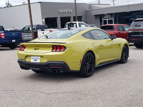 Used 2025 Ford Mustang GT Premium RWD image 5