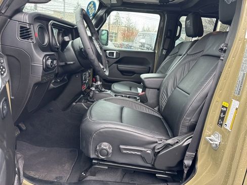 Used 2025 Jeep Wrangler Unlimited Rubicon AWD/4WD image 18