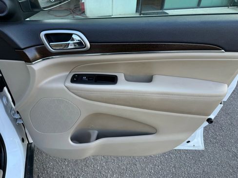 Used 2018 Jeep Grand Cherokee Limited image 20