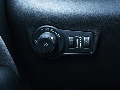 Used 2024 Jeep Compass Latitude image 15