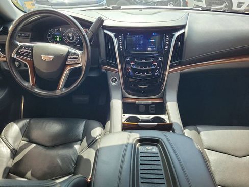 Used 2020 Cadillac Escalade Luxury RWD image 17