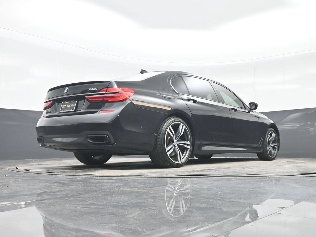 Used 2019 BMW 740i w/ M Sport Package RWD image 30