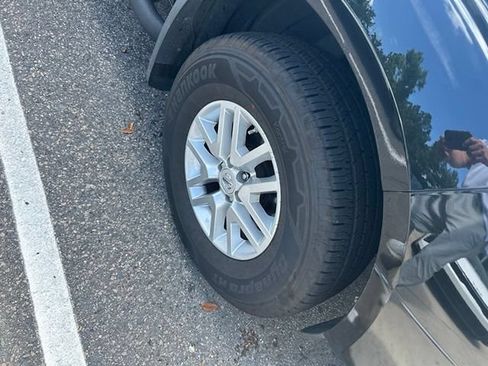 Used 2019 Nissan Frontier SV AWD/4WD image 2
