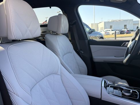 Used 2025 BMW X5 M60i w/ Climate Comfort Package image 32