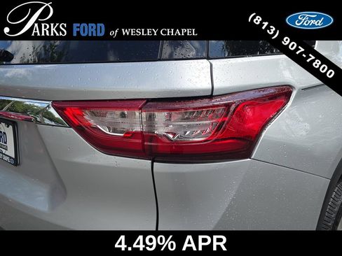 Used 2019 Chevrolet Traverse LT FWD image 7