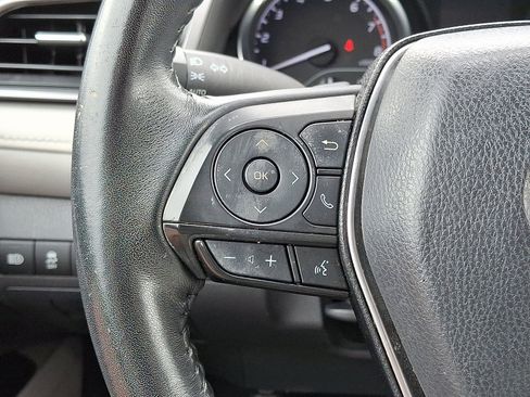Used 2019 Toyota Camry image 22