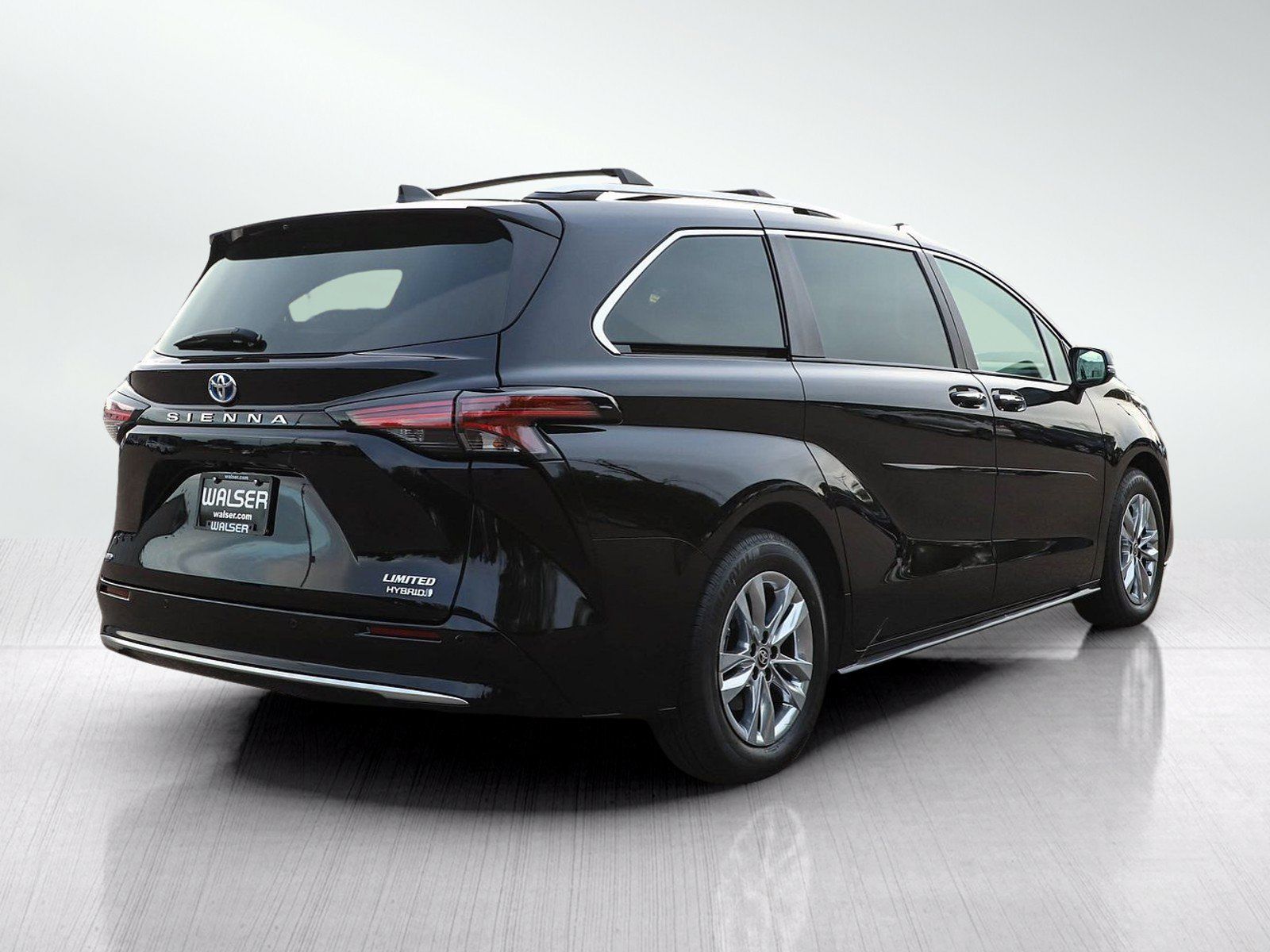 Used 2024 Toyota Sienna Limited AWD/4WD image 5