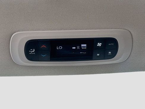 Used 2023 Chrysler Pacifica Touring-L FWD image 24