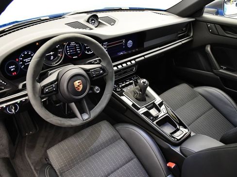 Used 2024 Porsche 911 Carrera T image 4